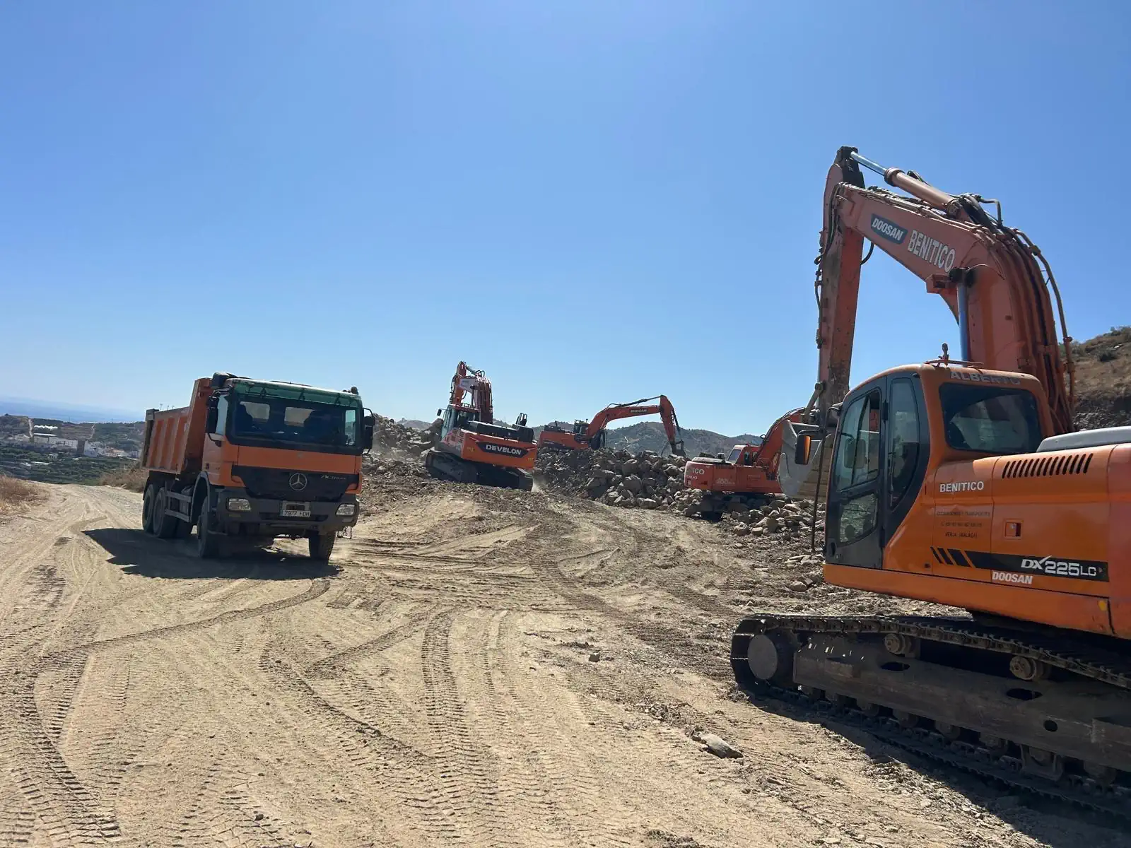 Flota de transporte pesado en obra